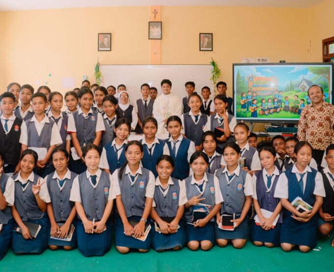 𝐌𝐮𝐫𝐢𝐝 𝐒𝐌𝐏𝐊 𝐒𝐚𝐧𝐭𝐚 𝐓𝐡𝐞𝐫𝐞𝐬𝐢𝐚 𝐊𝐚𝐜𝐚 𝐌𝐞𝐧𝐞𝐦𝐮𝐤𝐚𝐧 𝐉𝐚𝐭𝐢 𝐃𝐢𝐫𝐢 𝐒𝐞𝐛𝐞𝐥𝐮𝐦 𝐌𝐞𝐥𝐚𝐧𝐠𝐤𝐚𝐡 𝐤𝐞 𝐓𝐢𝐧𝐠𝐤𝐚𝐭 𝐋𝐚𝐧𝐣𝐮𝐭